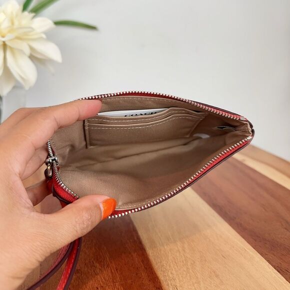 NWT‎ Coach Corner Zip Wristlet With Stripe Print - Picture 6 of 7
